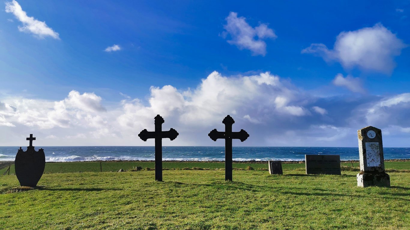 Stavanger-Brufjell-roundtrip-coast-varhaug-old-cementary-1366x768