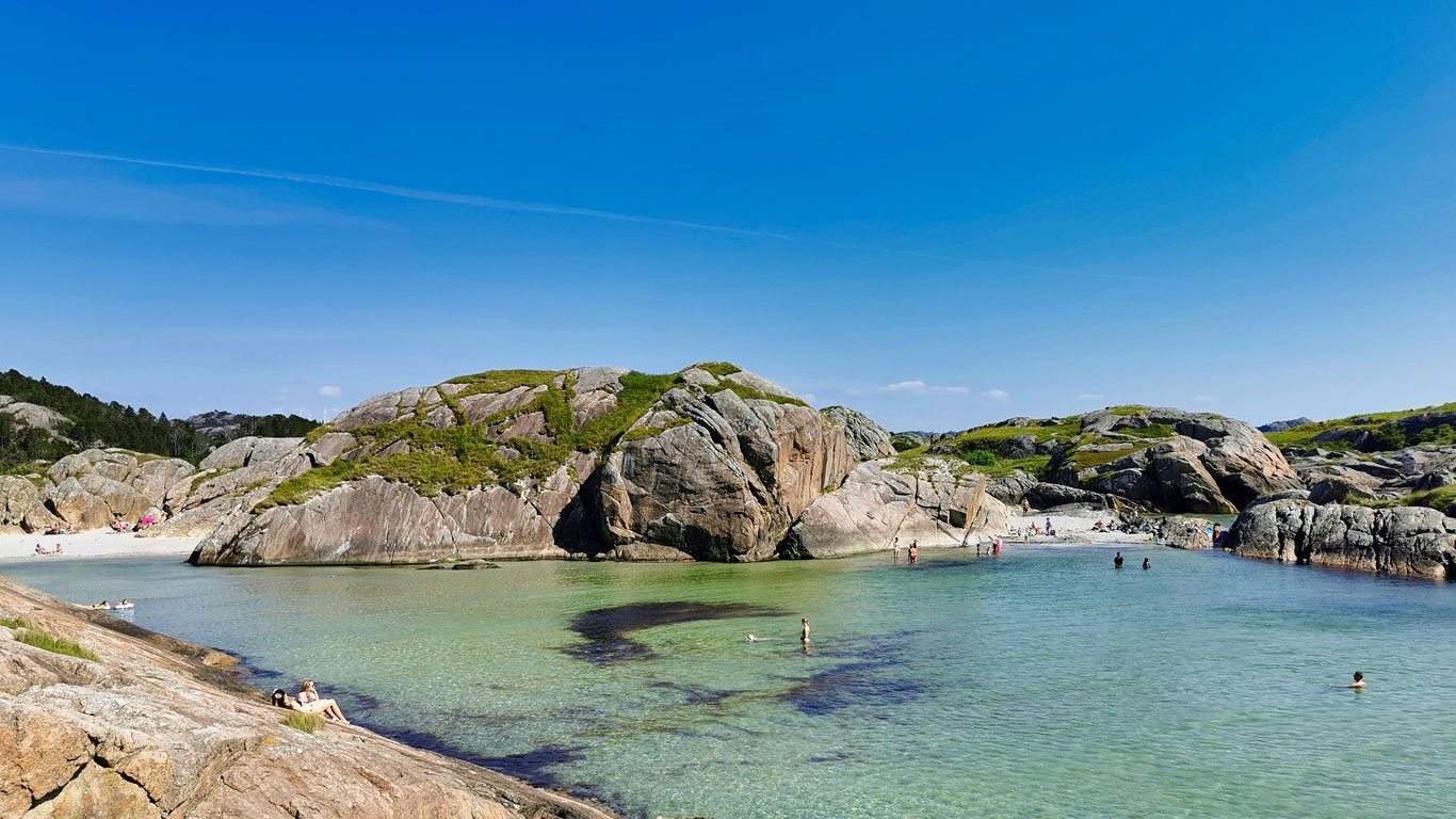 Stavanger-beaches-roadtrip-relax-ogna-swim-1366x768